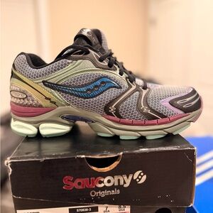2024 Saucony ProGrid Triumph 4 Winter Solstice